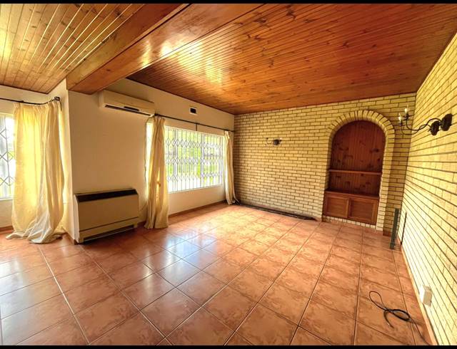 3 BEDROOM HOUSE FOR SALE IN FAIRVIEW
